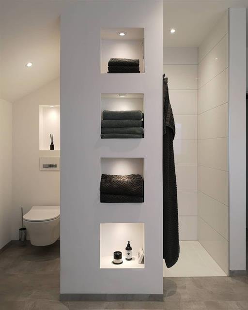 Opgeleverde badkamer met inbouwnis en vloerverwarming
